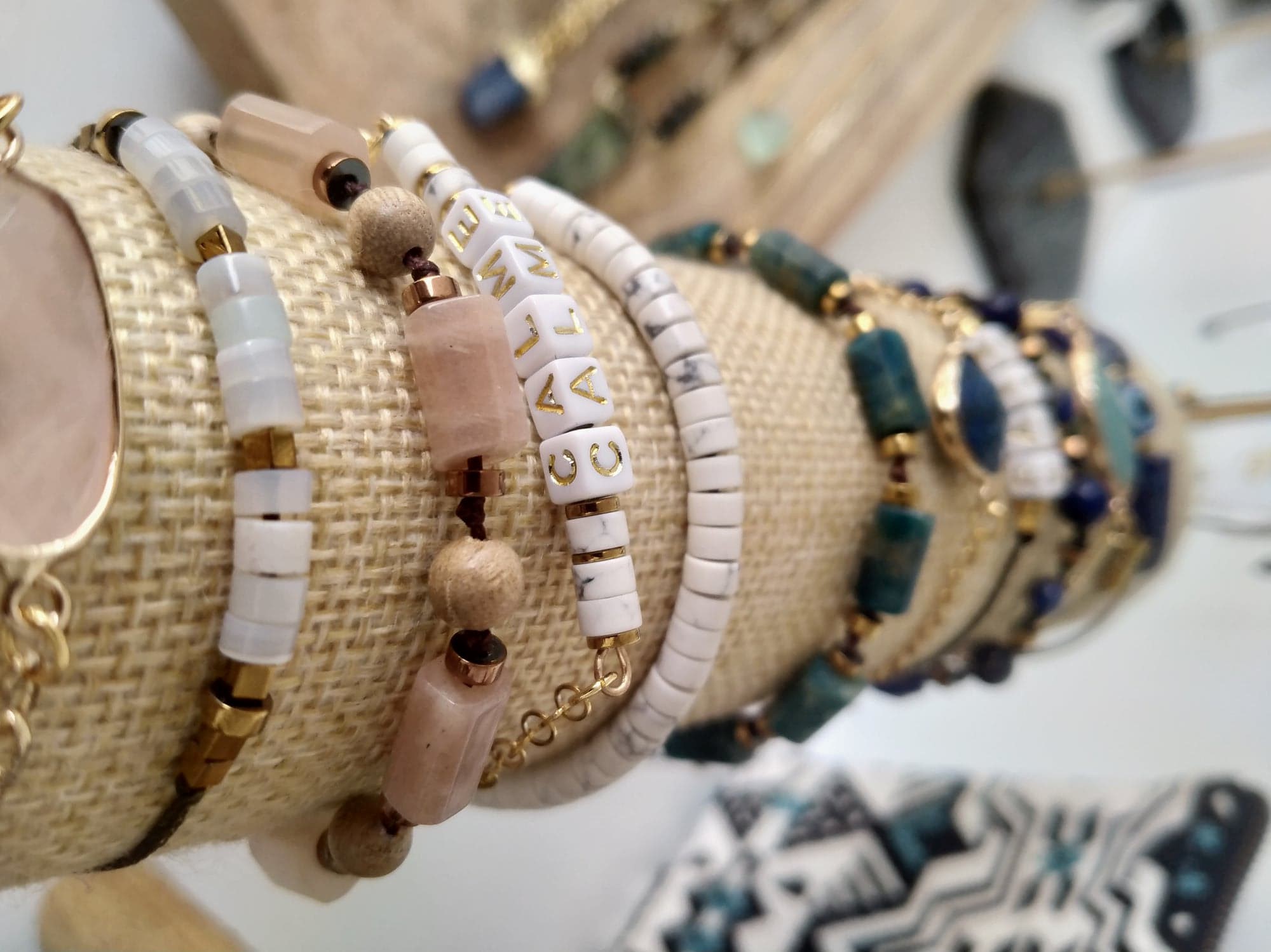 Bracelet porte-bonheur en pierres de Jaspe et coquille de Cauris